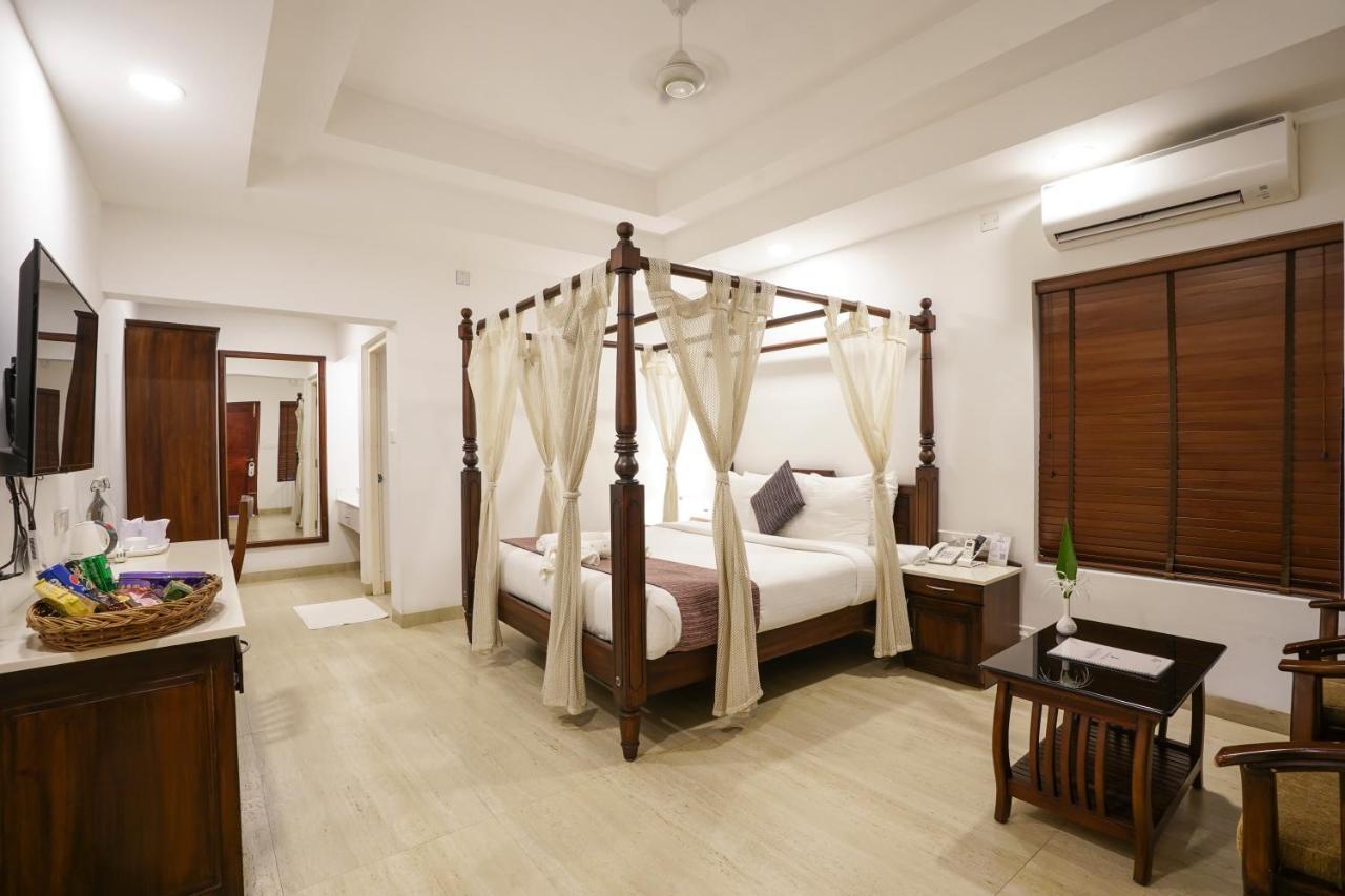 Once Upon The River, Aluva - Near Cochin International Airport सहारा