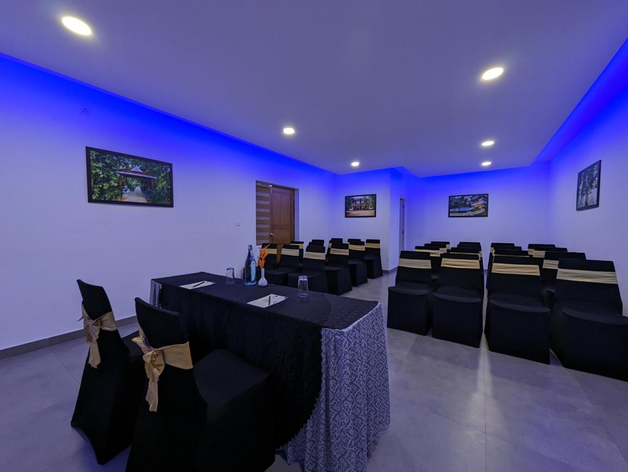 सहारा Once Upon The River, Aluva - Near Cochin International Airport